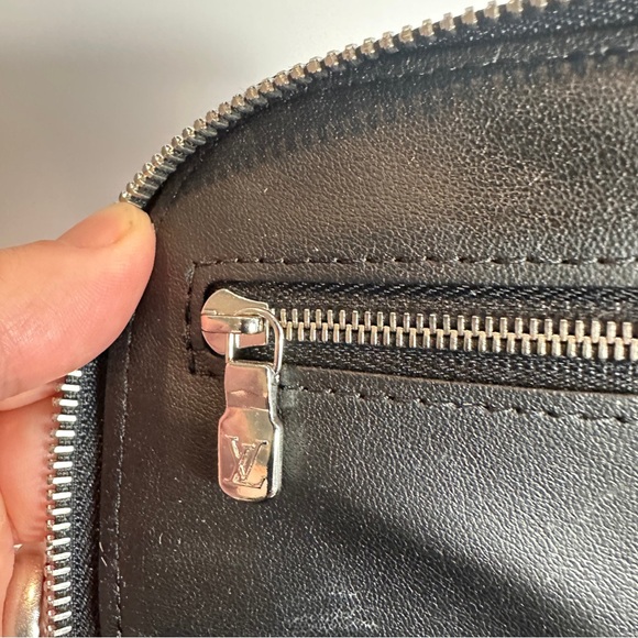 Louis Vuitton Damier Graphite Toiletry Pouch N47625 - Picture 4 of 7